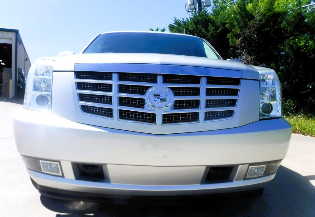 2011 Cadillac Escalade Image 15