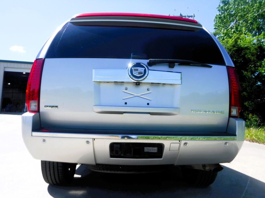 2011 Cadillac Escalade Image 17