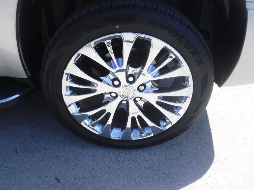 2011 Cadillac Escalade Image 21