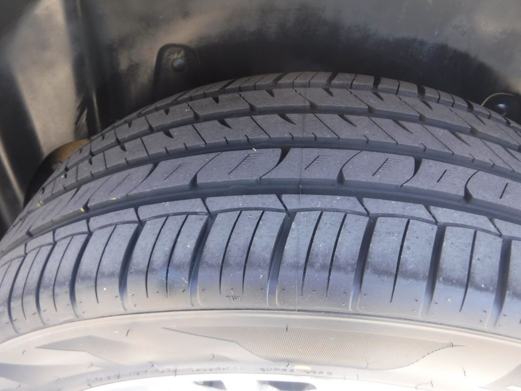 2011 Cadillac Escalade Image 22