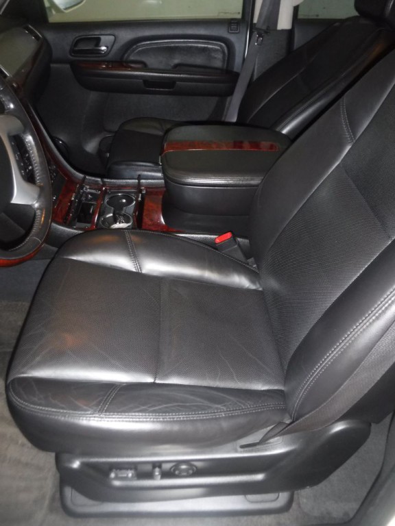 2011 Cadillac Escalade Image 27