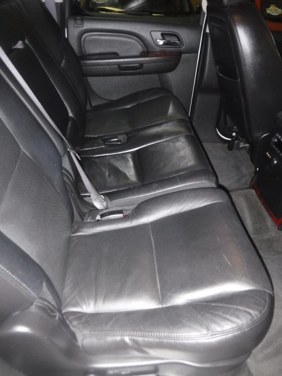 2011 Cadillac Escalade Image 32