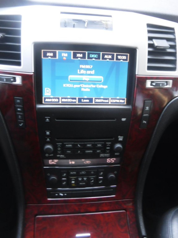 2011 Cadillac Escalade Image 36