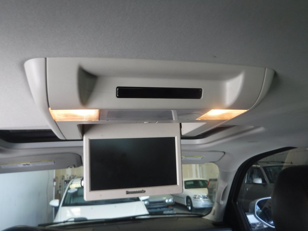 2011 Cadillac Escalade Image 42