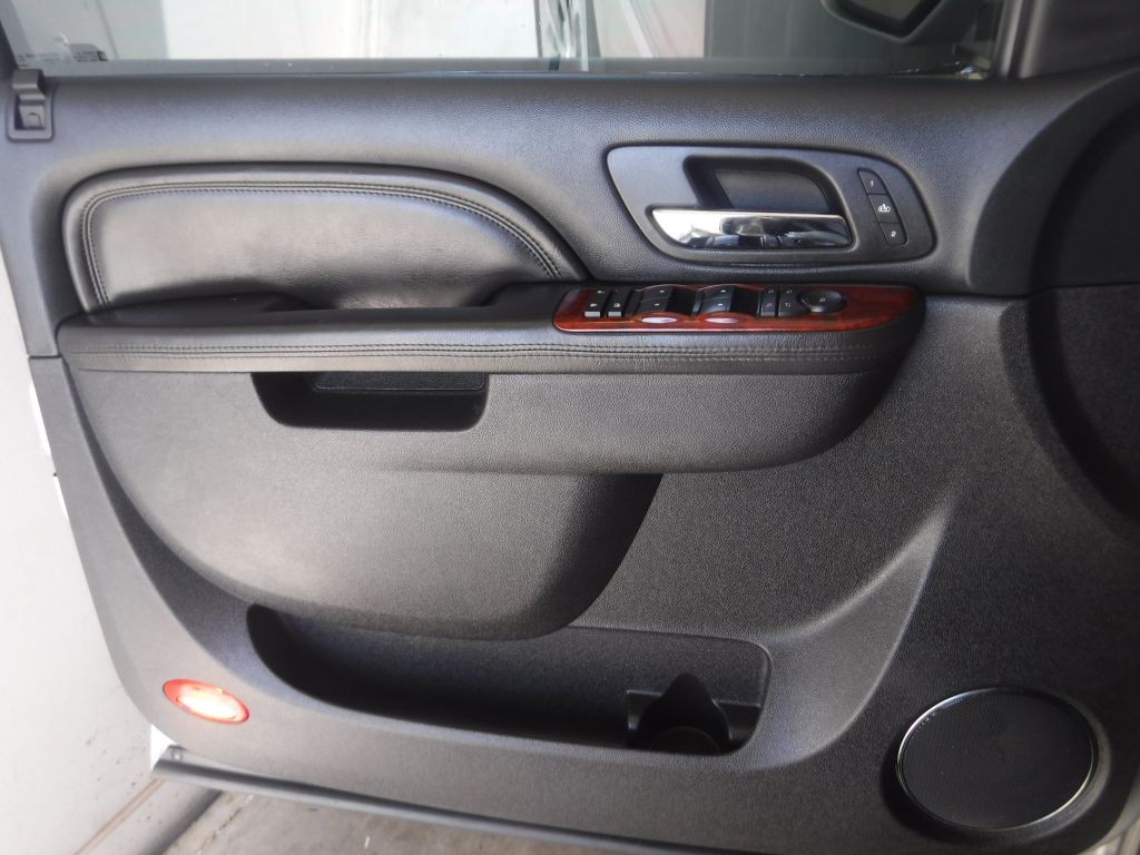 2011 Cadillac Escalade Image 45