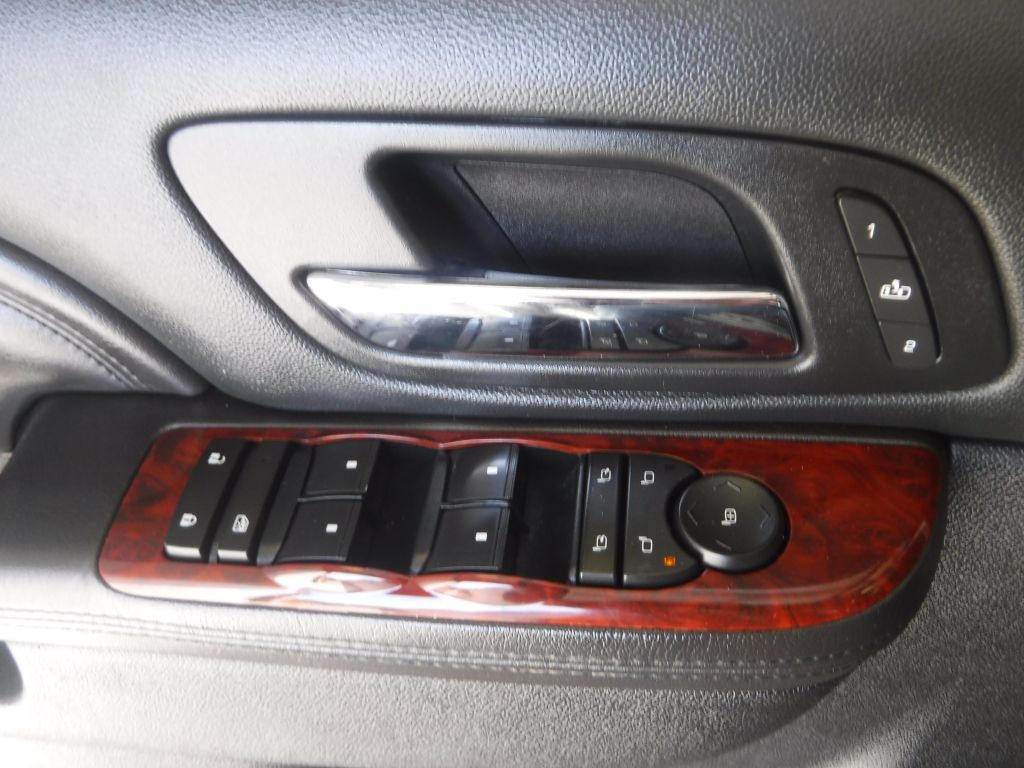 2011 Cadillac Escalade Image 46