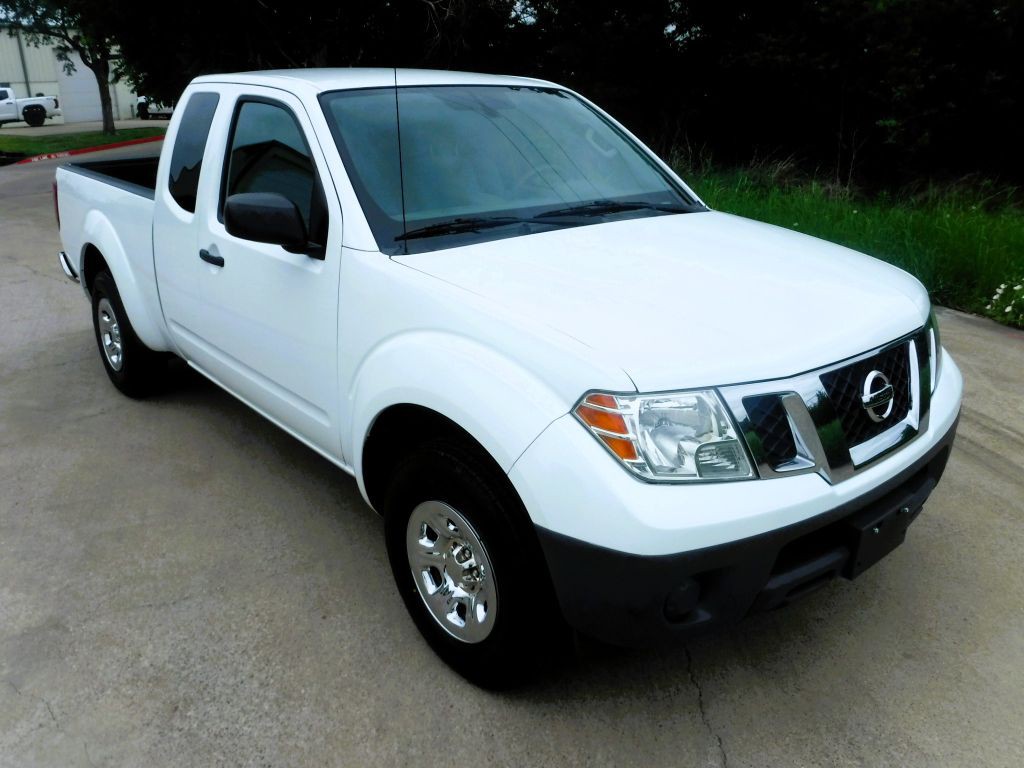 2016 Nissan Frontier Image 2
