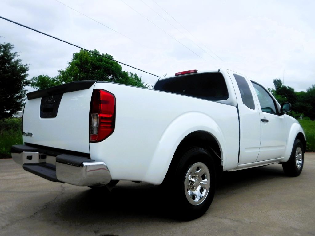 2016 Nissan Frontier Image 8