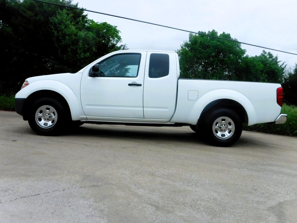 2016 Nissan Frontier Image 12