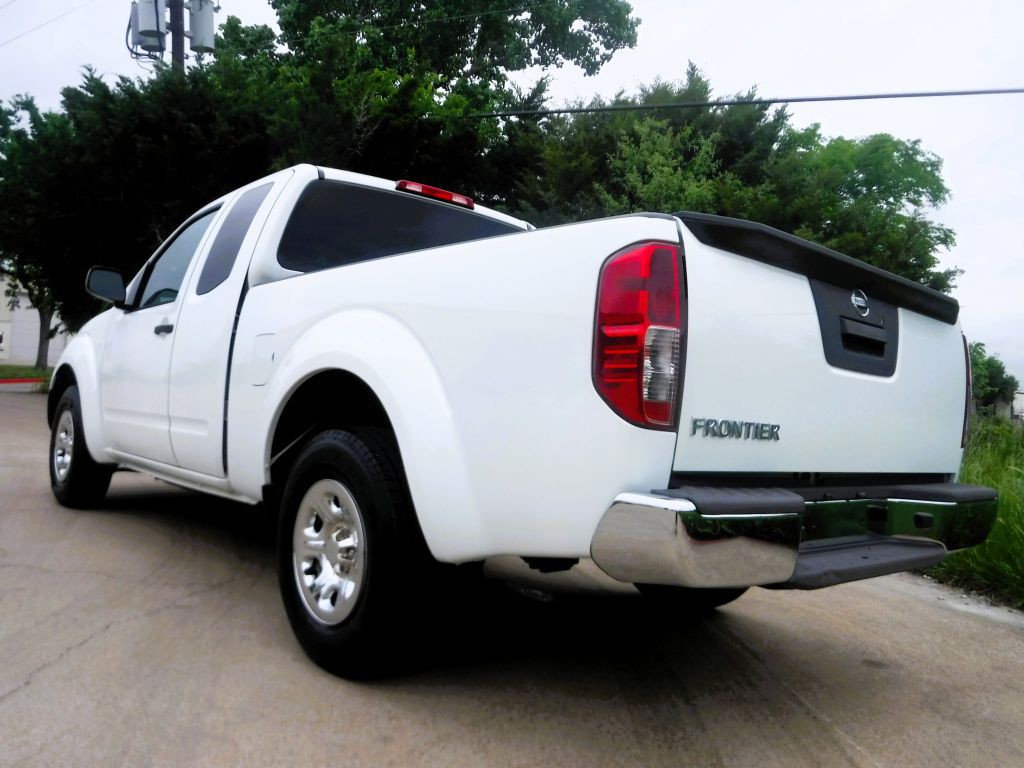 2016 Nissan Frontier Image 15