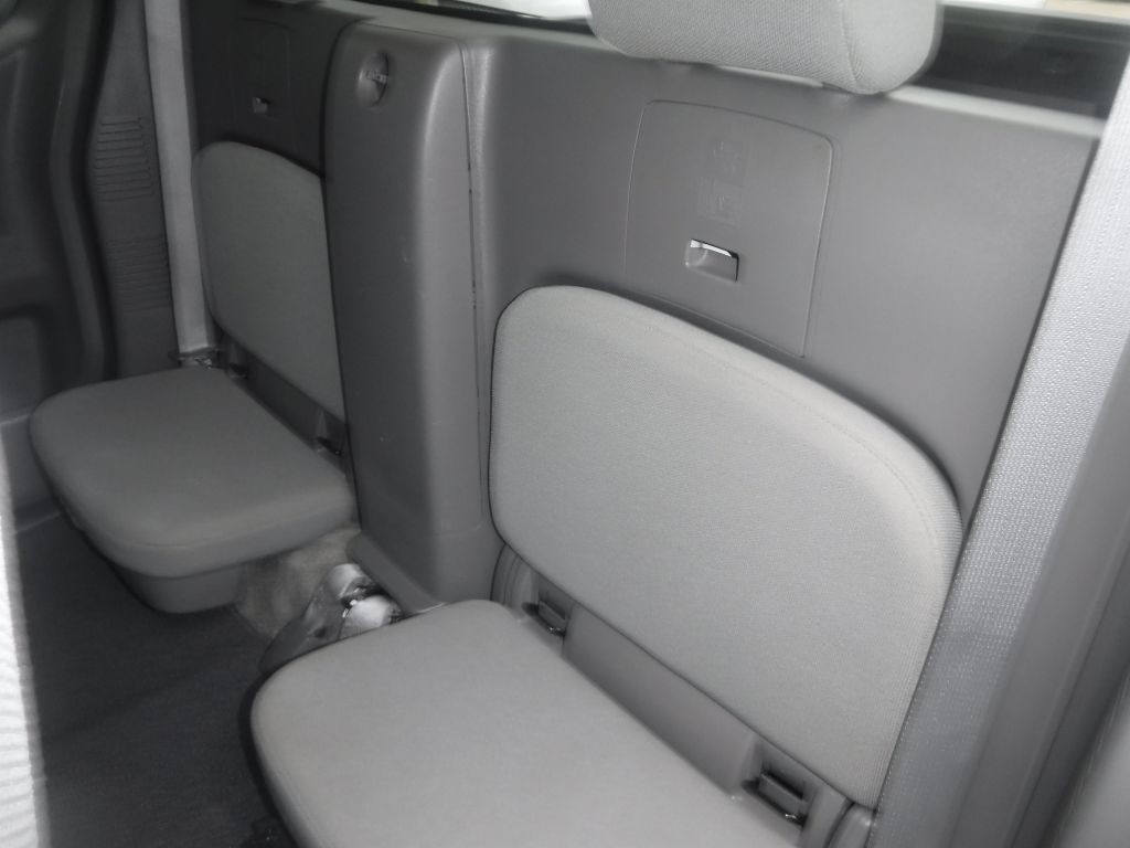 2016 Nissan Frontier Image 35