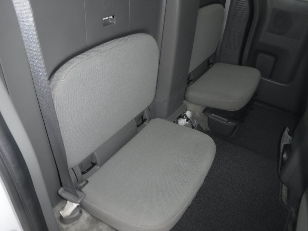 2016 Nissan Frontier Image 36