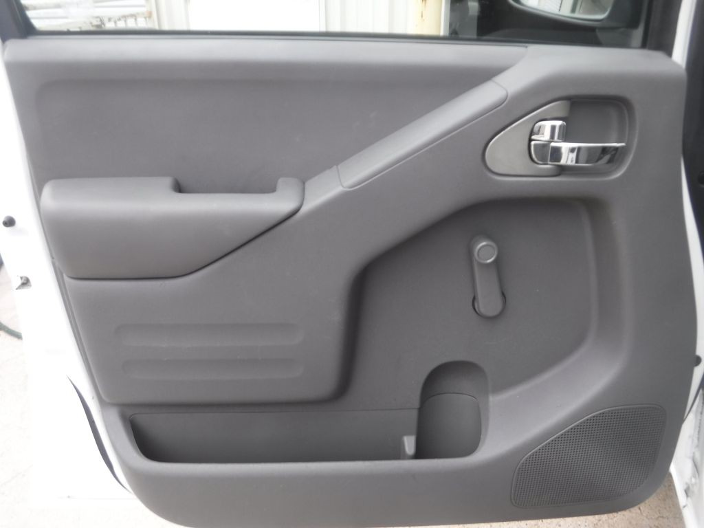 2016 Nissan Frontier Image 40