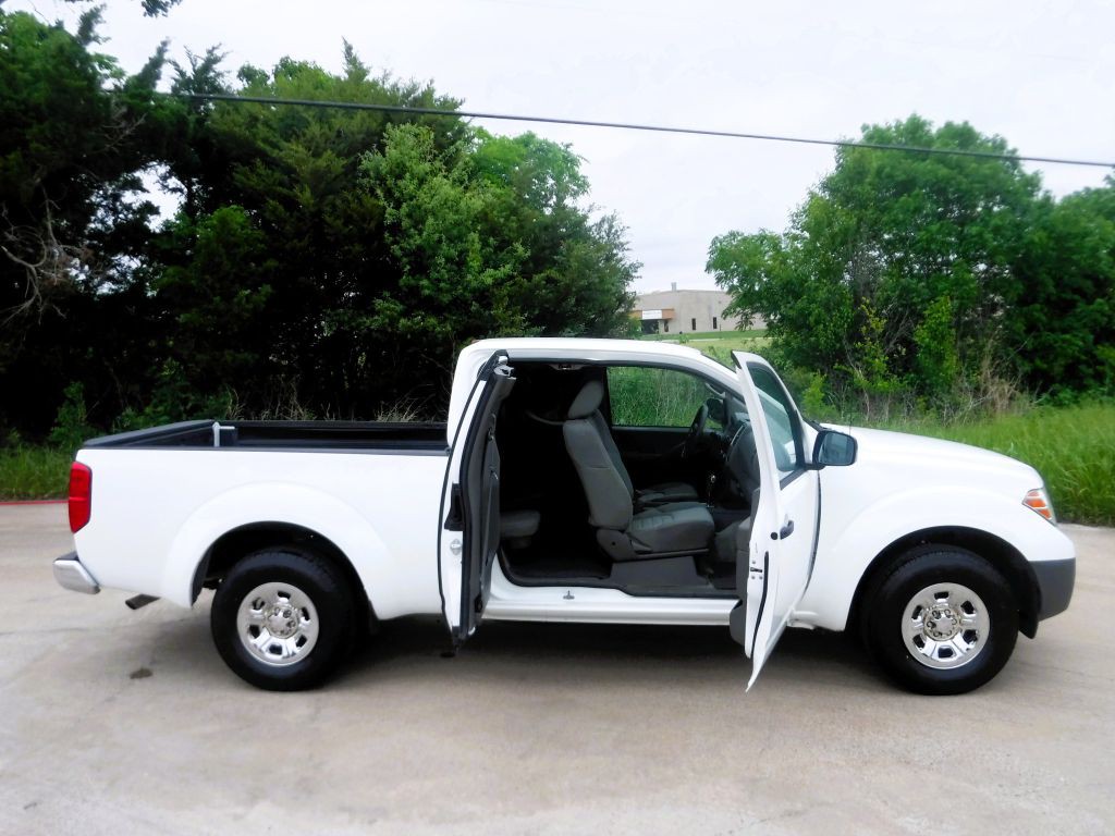 2016 Nissan Frontier Image 6