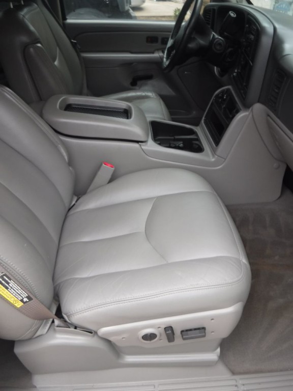 2006 Chevrolet Avalanche Image 2