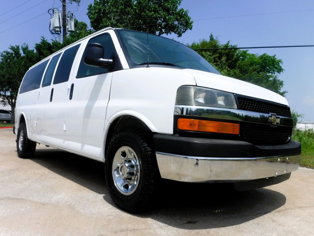 2014 Chevrolet Express Image 3