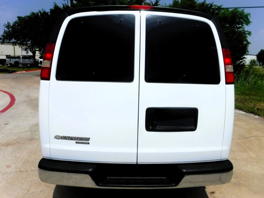 2014 Chevrolet Express Image 17