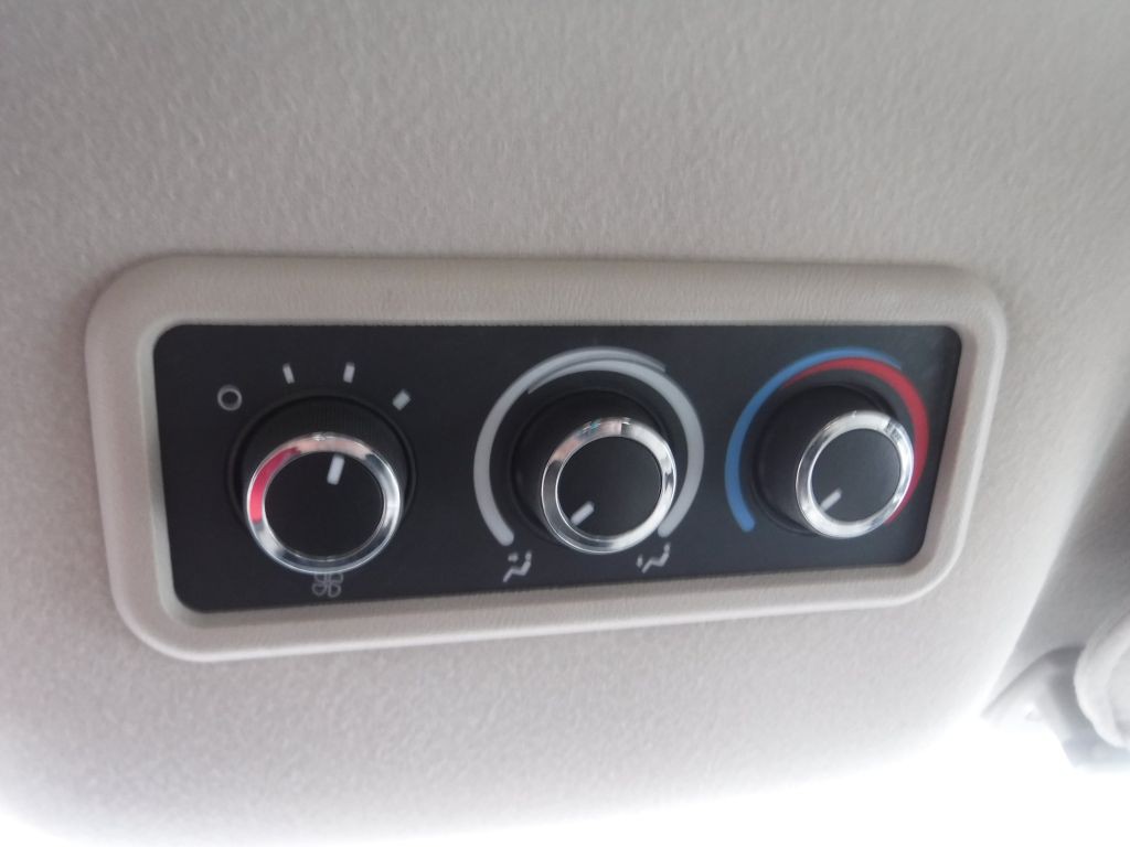 2014 Chevrolet Express Image 39