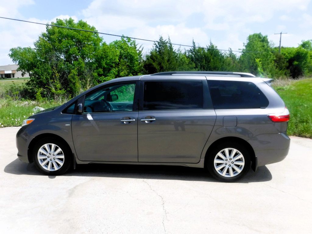 2017 Toyota Sienna Image 4