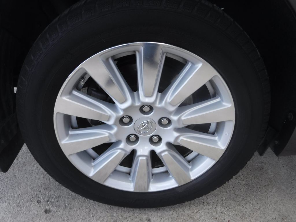 2017 Toyota Sienna Image 14
