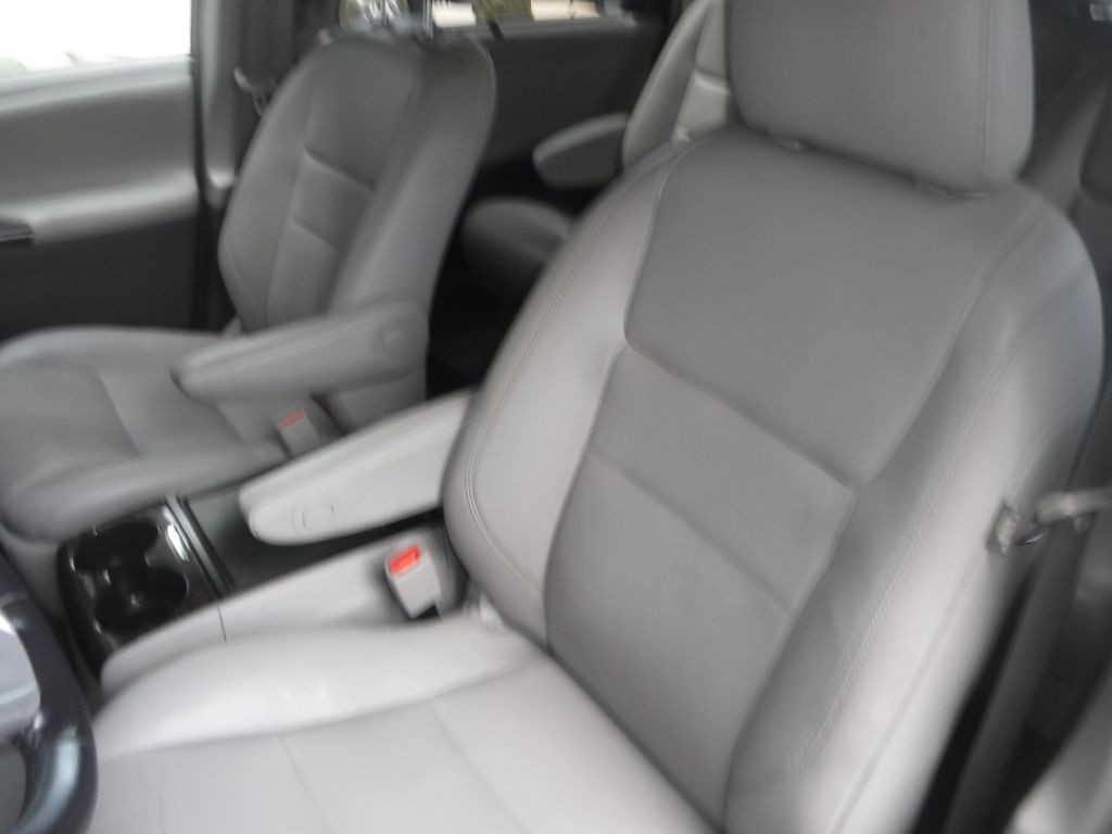 2017 Toyota Sienna Image 18