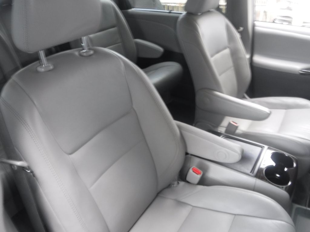 2017 Toyota Sienna Image 19