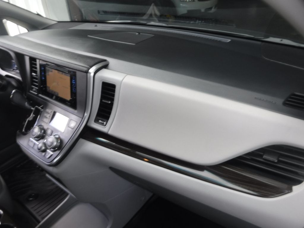 2017 Toyota Sienna Image 21