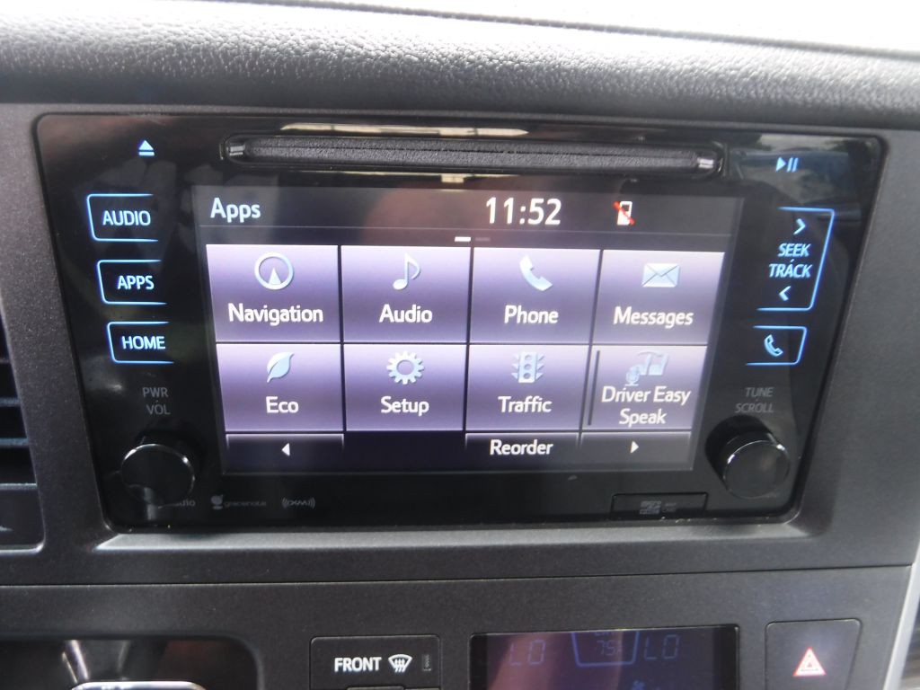 2017 Toyota Sienna Image 31