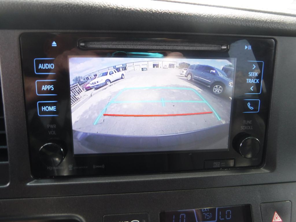 2017 Toyota Sienna Image 32