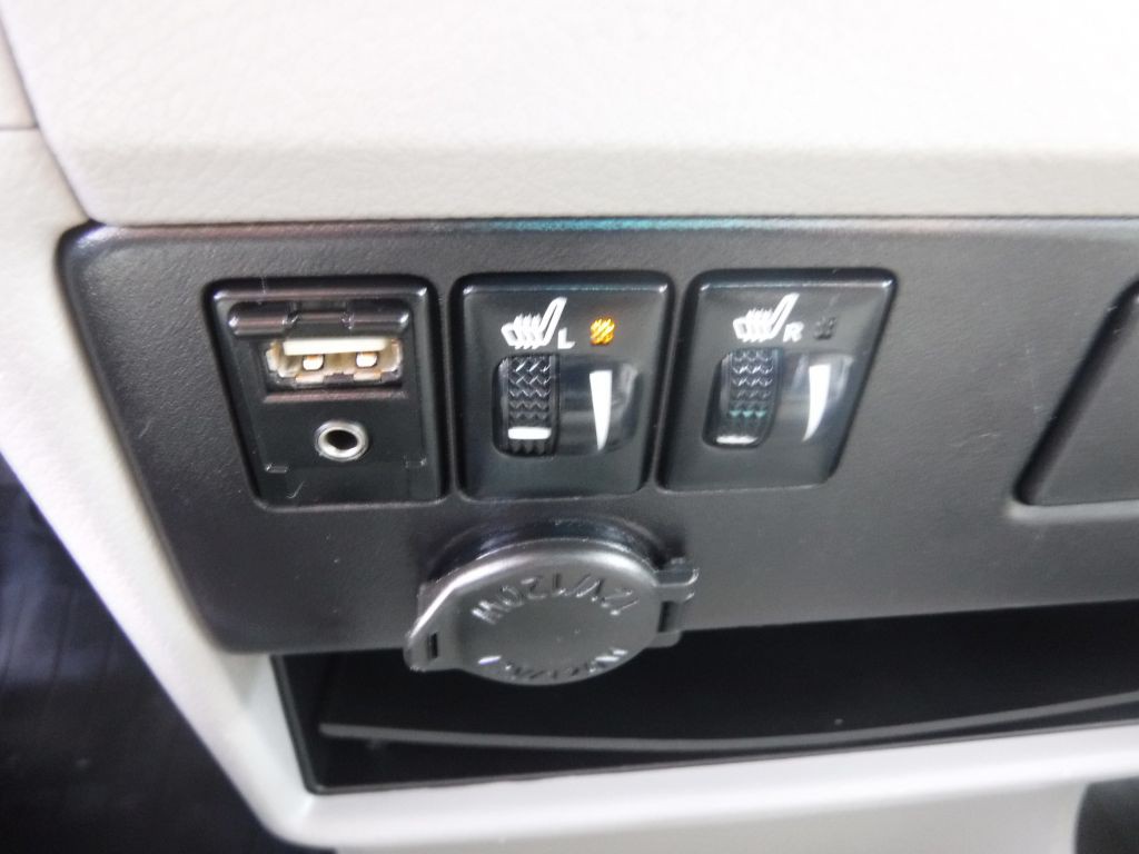 2017 Toyota Sienna Image 35