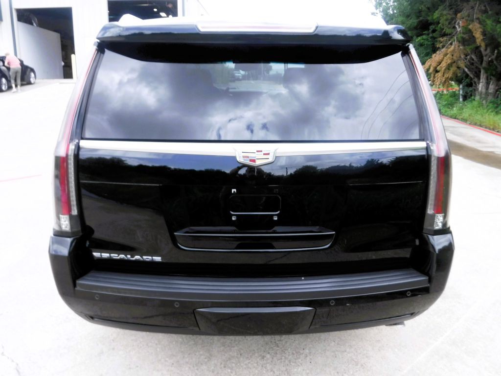 2015 Cadillac Escalade Image 16