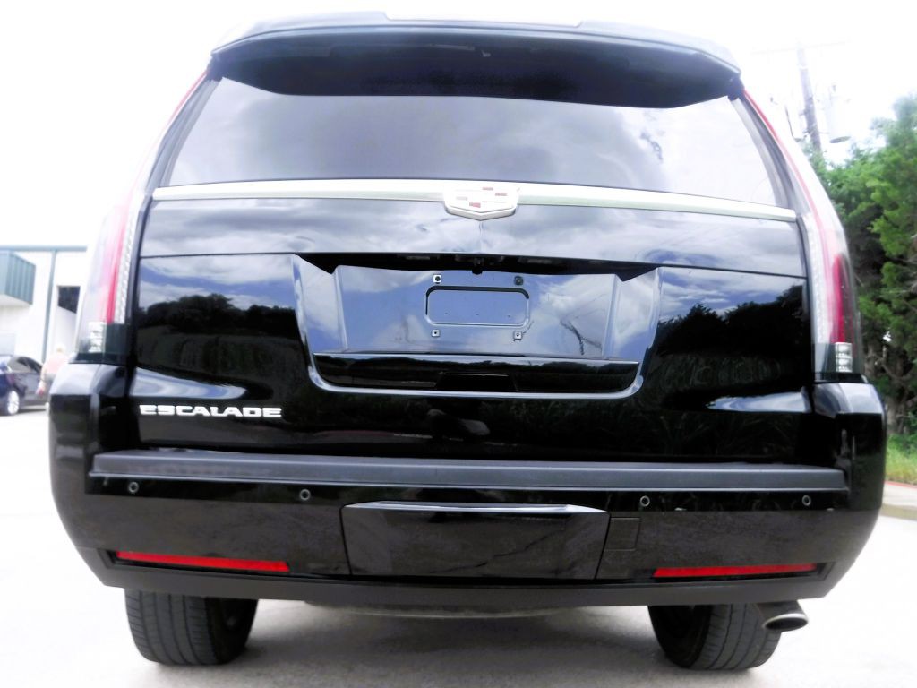 2015 Cadillac Escalade Image 17