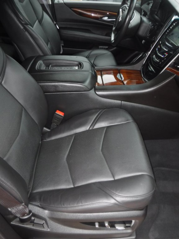2015 Cadillac Escalade Image 21