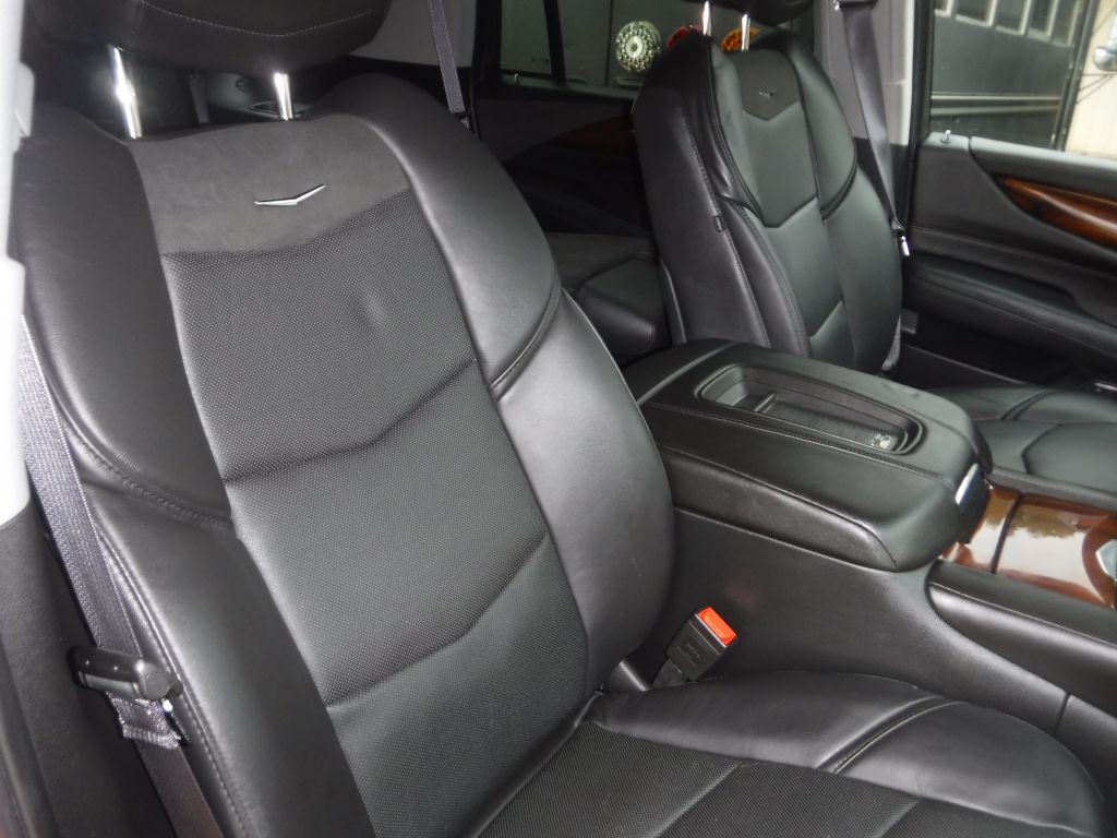 2015 Cadillac Escalade Image 23