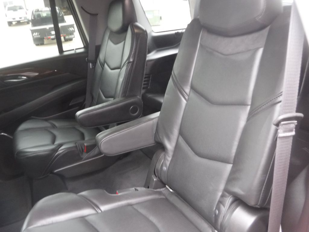 2015 Cadillac Escalade Image 28