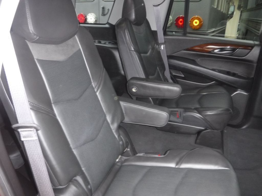 2015 Cadillac Escalade Image 29