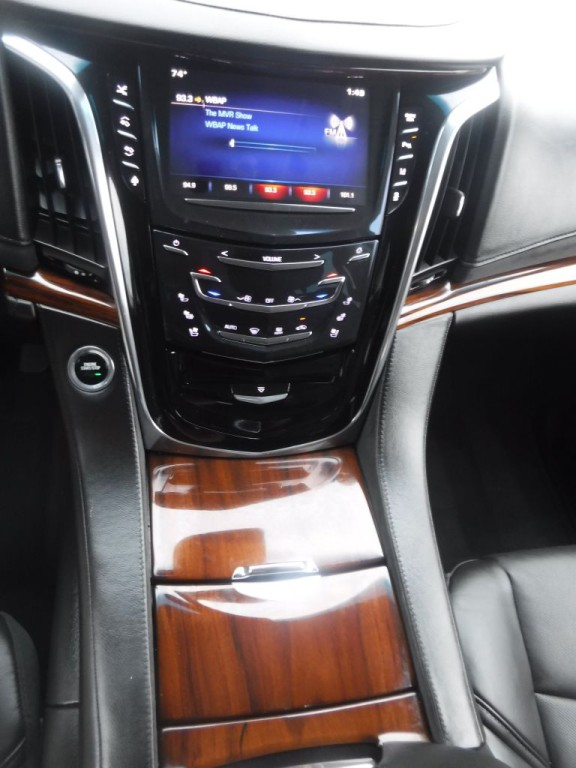 2015 Cadillac Escalade Image 35