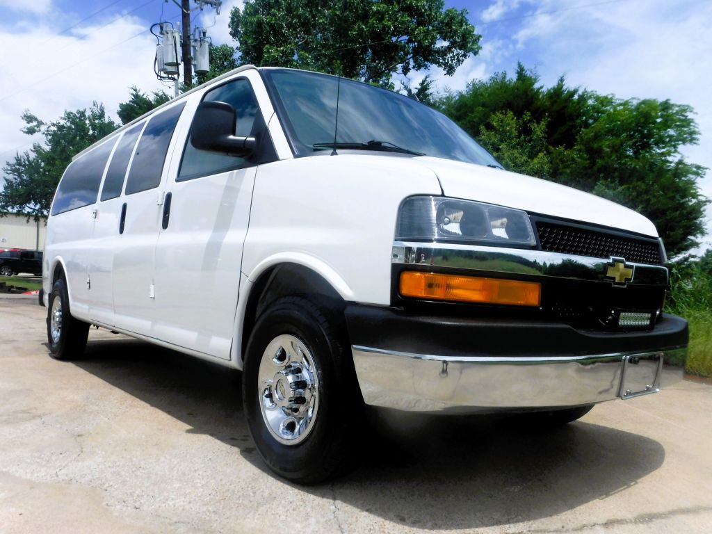2020 Chevrolet Express Image 3