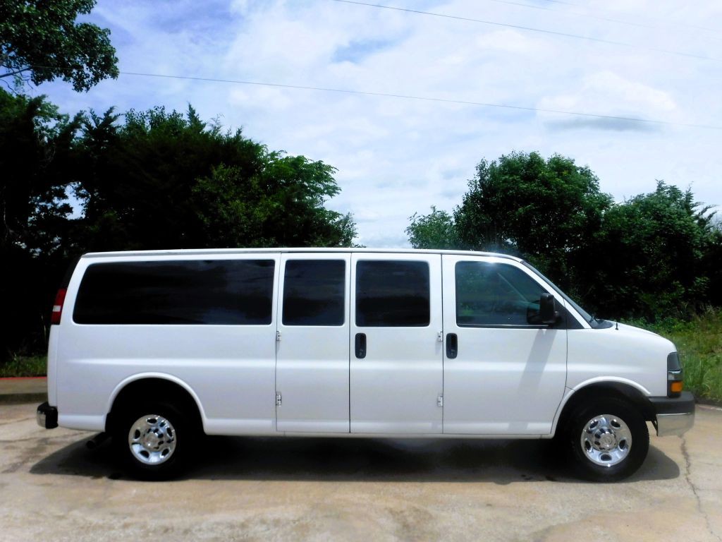 2020 Chevrolet Express Image 4