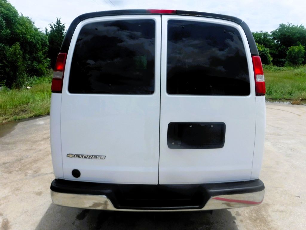 2020 Chevrolet Express Image 17