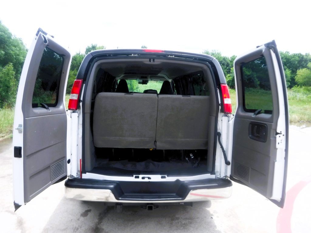 2020 Chevrolet Express Image 19