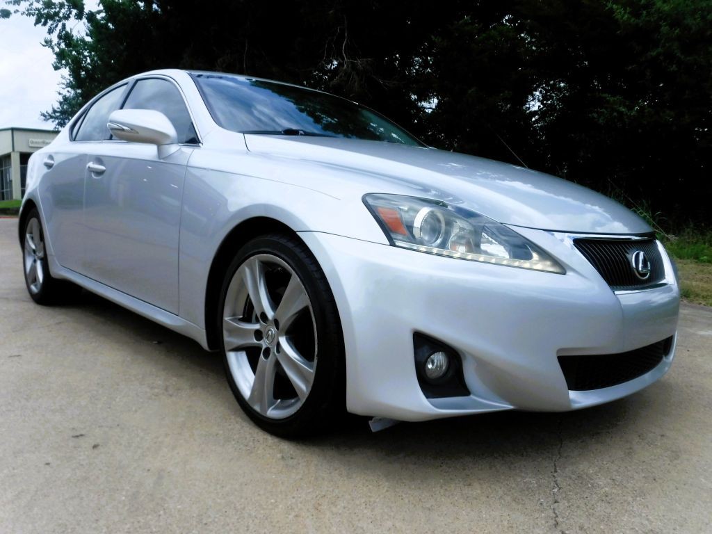 2011 Lexus IS Image 3