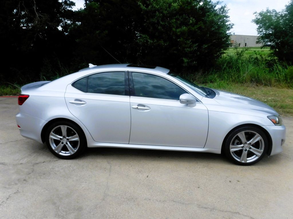 2011 Lexus IS Image 4