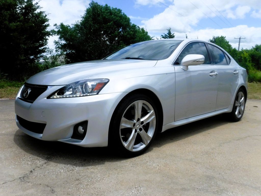 2011 Lexus IS Image 9