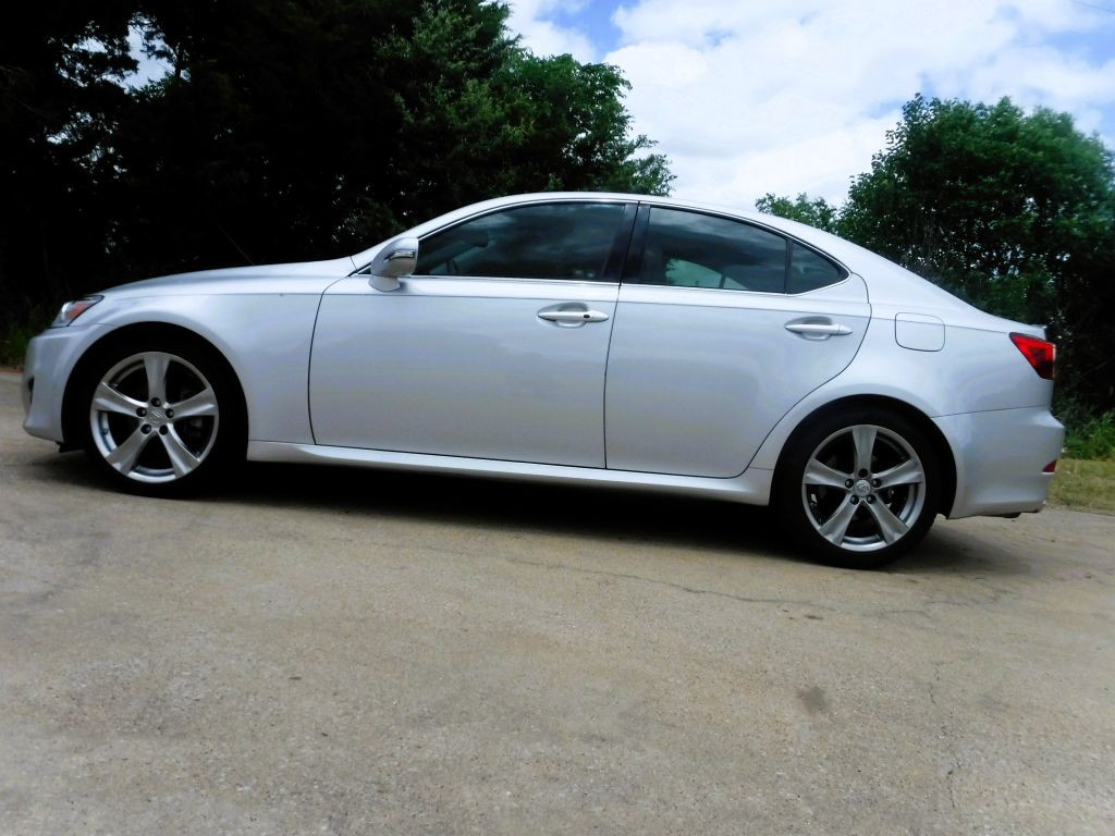 2011 Lexus IS Image 11