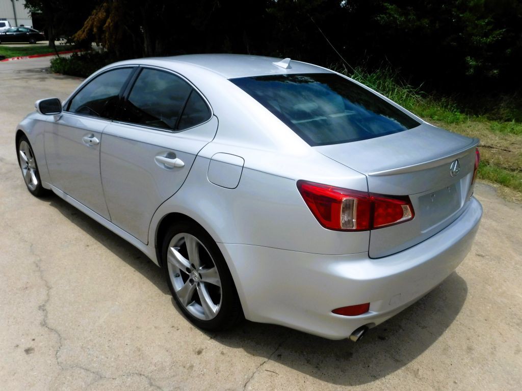 2011 Lexus IS Image 12
