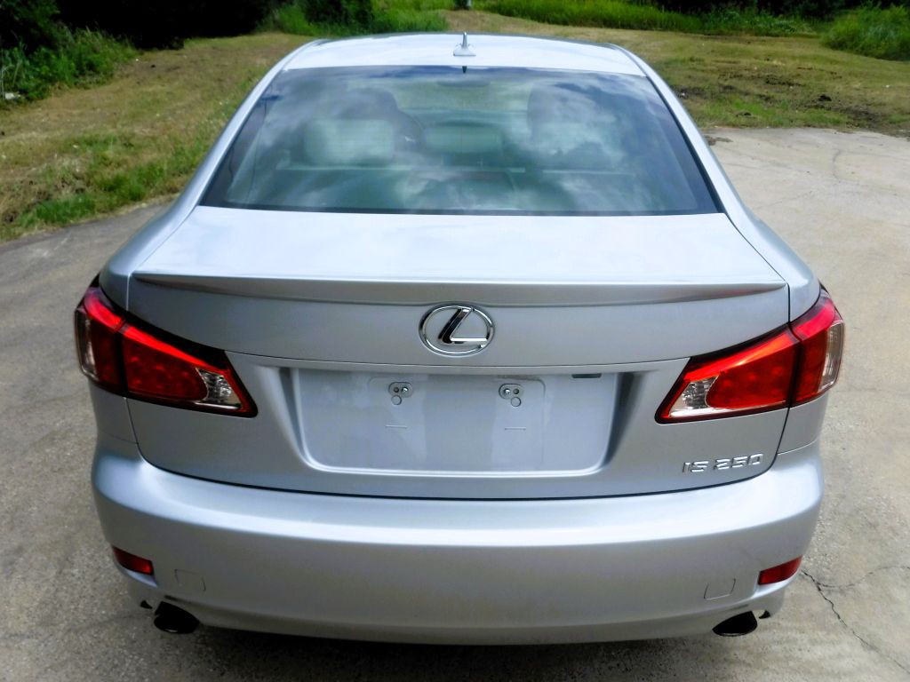 2011 Lexus IS Image 16
