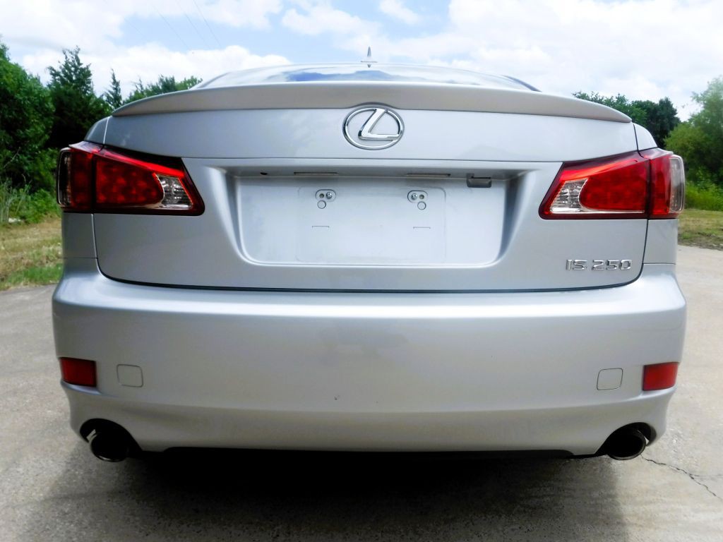 2011 Lexus IS Image 17