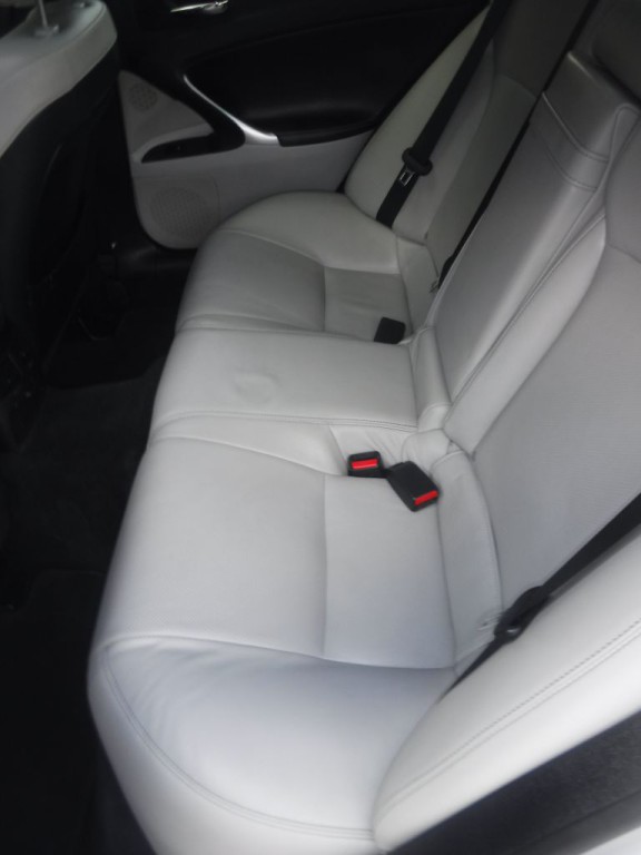 2011 Lexus IS Image 29