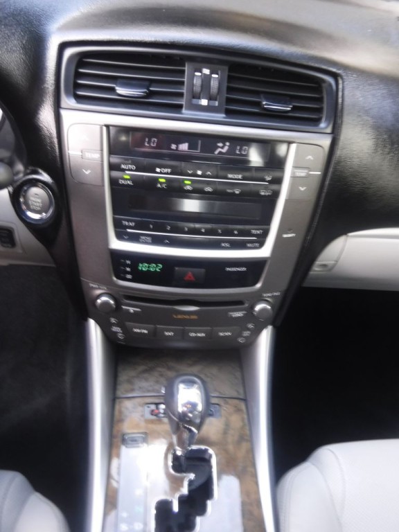 2011 Lexus IS Image 33